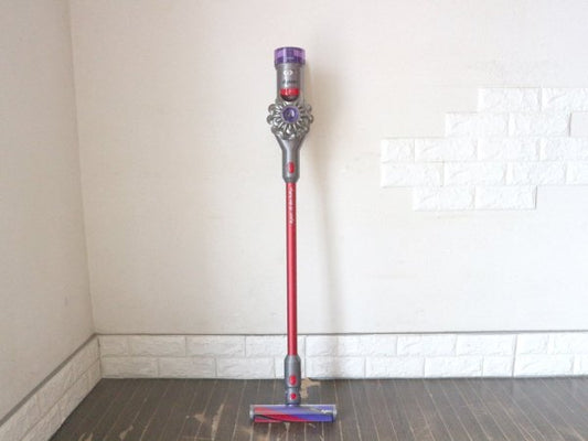 ダイソン dyson V8 SlimFluffy+  コードレスクリーナー 掃除機 充電器・フトンツール・LED隙間ノズル付き ◎