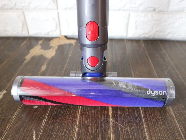 ダイソン dyson V8 SlimFluffy+  コードレスクリーナー 掃除機 充電器・フトンツール・LED隙間ノズル付き ◎