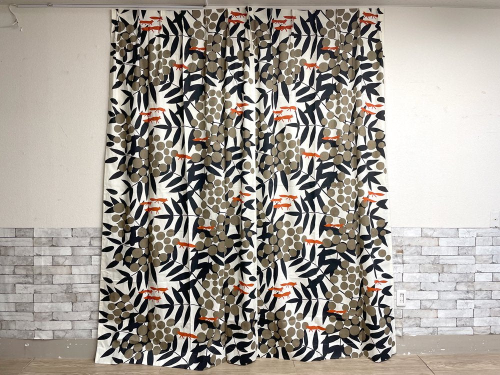 アルメダール Almedahls スールト・サ・ルーヴァン Surt sa raven キツネとブドウ カーテン 2枚組 182× 242cm アストリッド・サンペ デザイン 北欧 ●