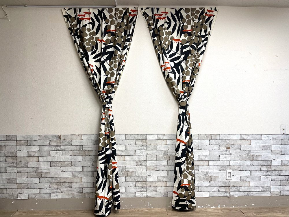 アルメダール Almedahls スールト・サ・ルーヴァン Surt sa raven キツネとブドウ カーテン 2枚組 182× 242cm アストリッド・サンペ デザイン 北欧 ●