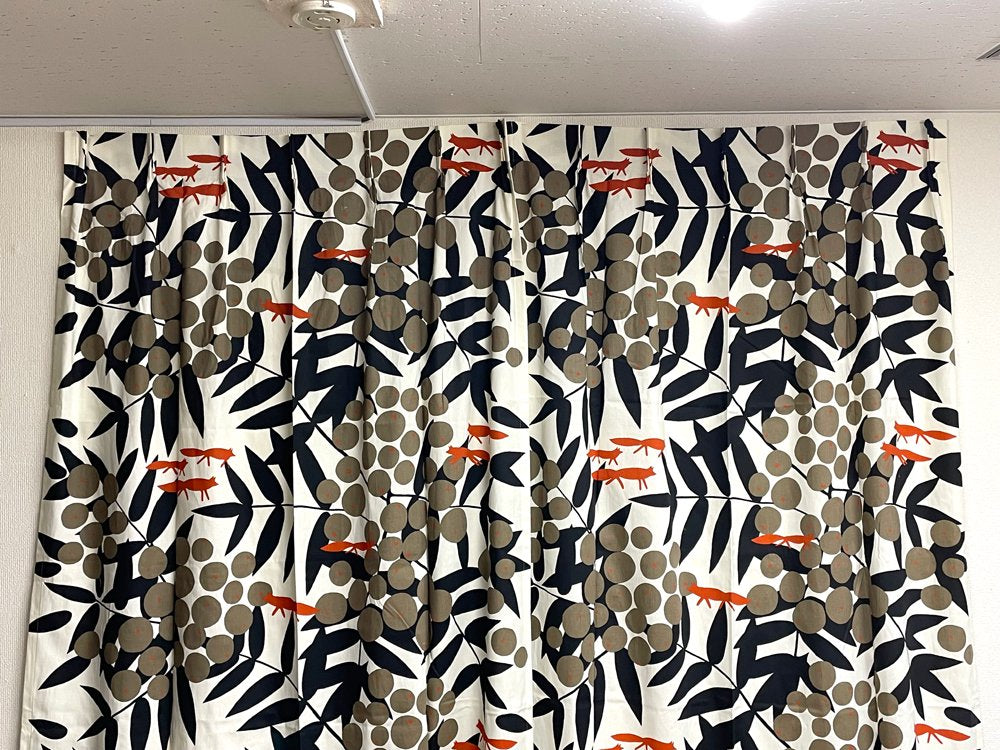 アルメダール Almedahls スールト・サ・ルーヴァン Surt sa raven キツネとブドウ カーテン 2枚組 182× 242cm アストリッド・サンペ デザイン 北欧 ●