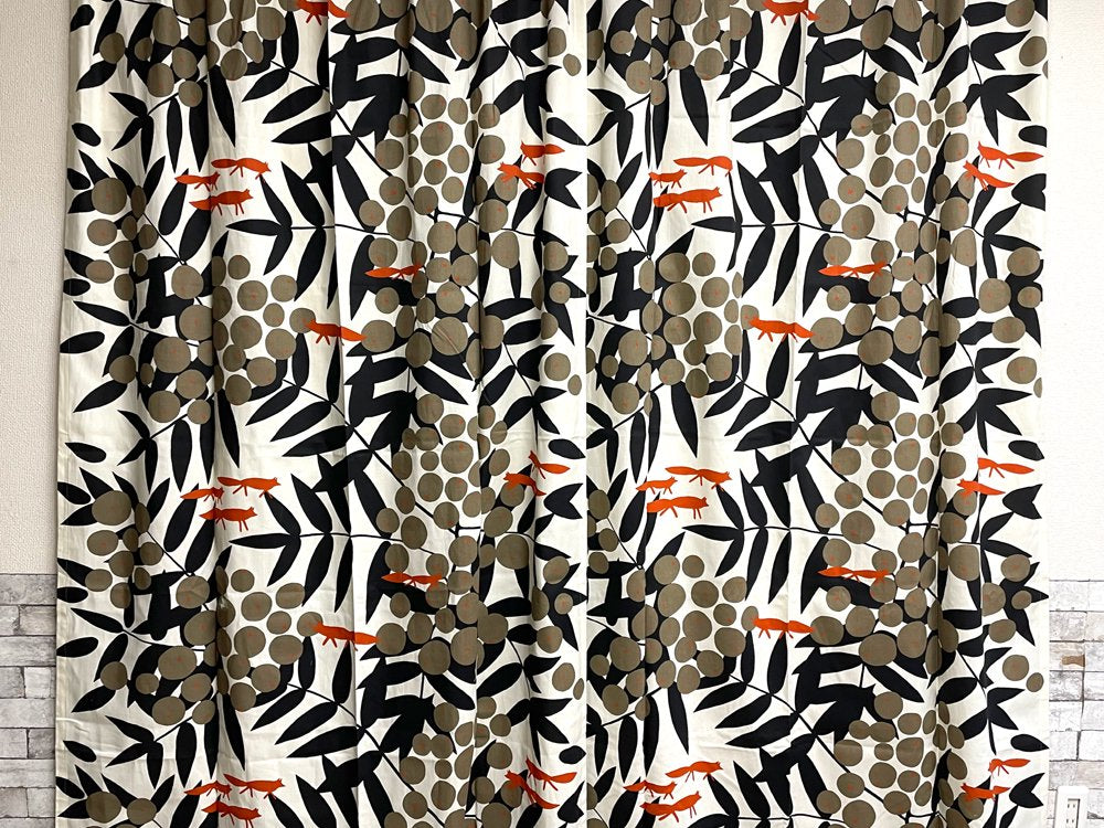 アルメダール Almedahls スールト・サ・ルーヴァン Surt sa raven キツネとブドウ カーテン 2枚組 182× 242cm アストリッド・サンペ デザイン 北欧 ●