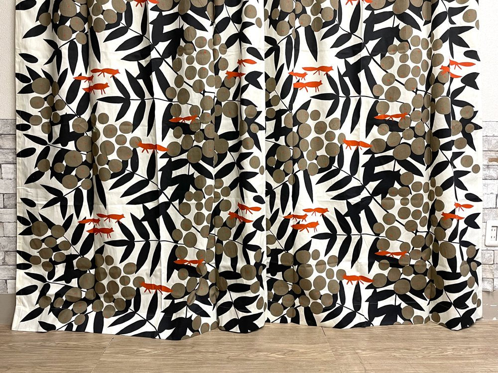 アルメダール Almedahls スールト・サ・ルーヴァン Surt sa raven キツネとブドウ カーテン 2枚組 182× 242cm アストリッド・サンペ デザイン 北欧 ●