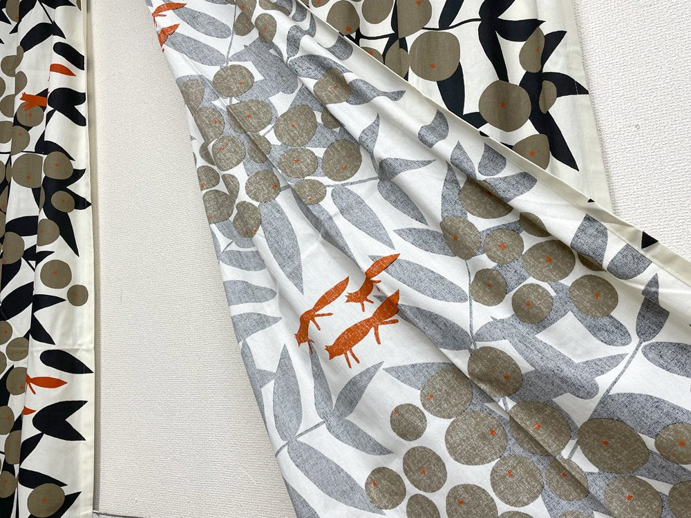 アルメダール Almedahls スールト・サ・ルーヴァン Surt sa raven キツネとブドウ カーテン 2枚組 182× 242cm アストリッド・サンペ デザイン 北欧 ●