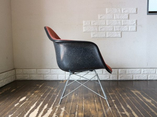 ハーマンミラー Herman Miller アームシェルチェア 現行FRP製 アプホルスター キャッツクレイドルベース C&R イームズ LWB ミッドセンチュリー ◎