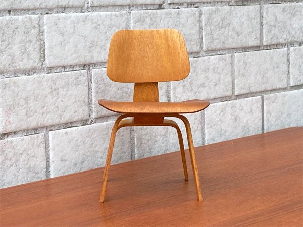 ヴィトラ デザインミュージアム vitra. Design Museum ミニチュアコレクション Minitures Collection DCW 1/6スケール C&Rイームズ ■