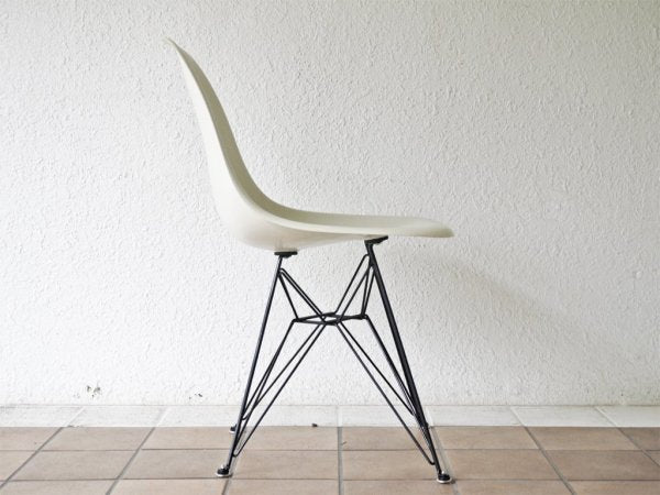 ハーマンミラー Herman Miller サイドシェルチェア 現行FRP製 パーチメント 1stタイプ ブラック エッフェルベース C&R イームズ DSR ミッドセンチュリー ◇