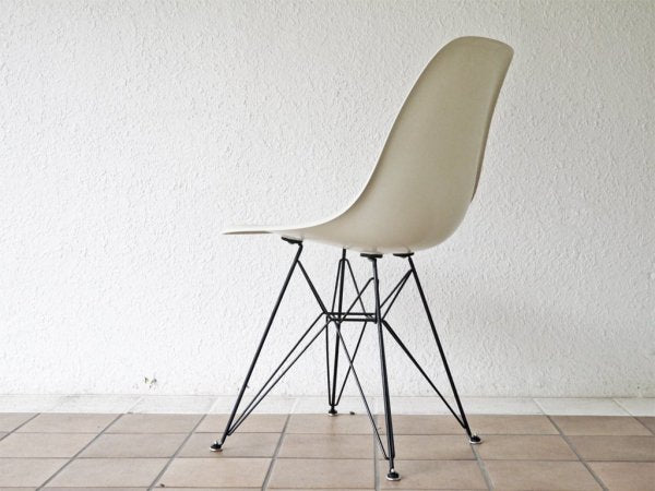 ハーマンミラー Herman Miller サイドシェルチェア 現行FRP製 パーチメント 1stタイプ ブラック エッフェルベース C&R イームズ DSR ミッドセンチュリー ◇