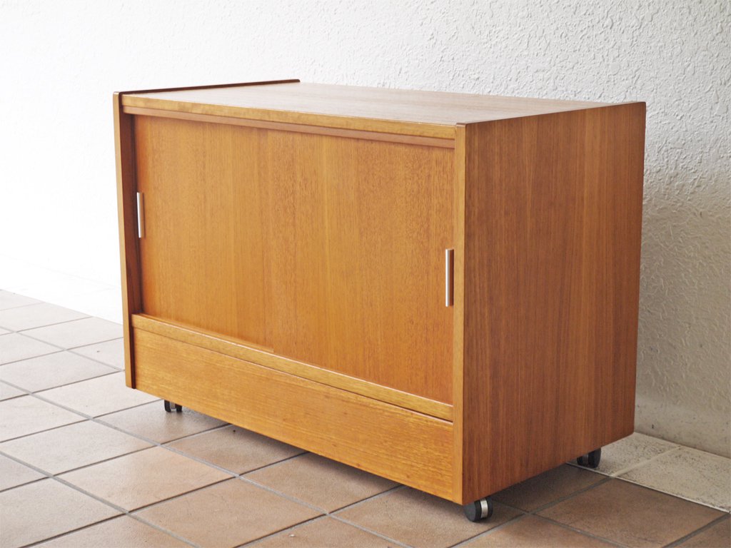 ハーバート E. ギブス ファニチャー HERBERT E. GIBBS FURNITURE 英国 1970's ビンテージ チーク材 レコードラック キャビネット キャスター 希少品 ◇