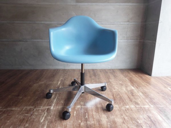 ハーマンミラー Herman Miller × ヴィトラ vitra. Wネーム アームシェルチェア コントラクトベース キャスター 水色 イームズ Eames ミッドセンチュリー A ♪