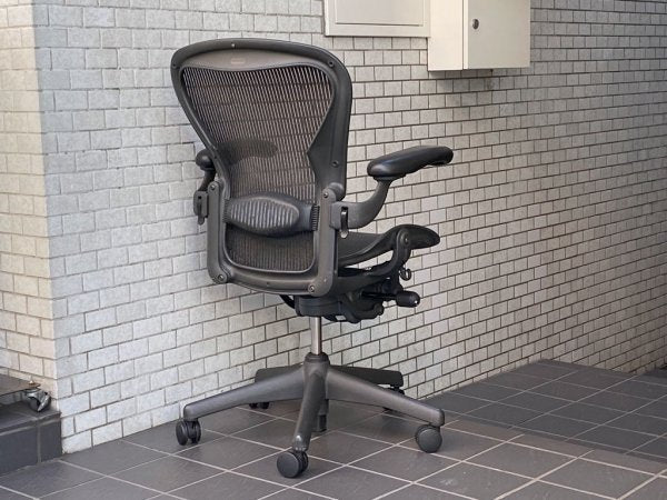 ハーマンミラー Herman Miller アーロンチェア Bサイズ スタンダード ランバーサポート クラシックカーボン グラファイトベース ■