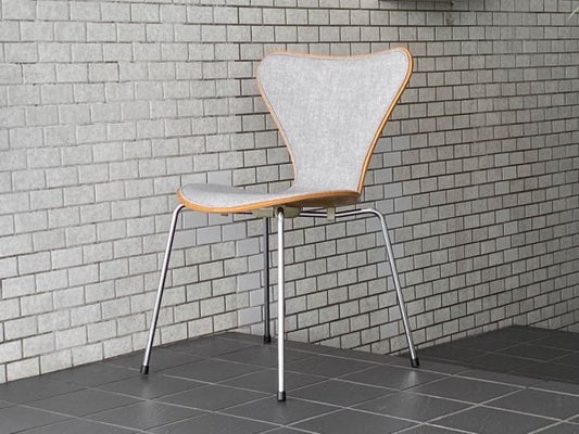 フリッツハンセン Fritz Hansen ビンテージ セブンチェア ビーチ フロントパティング ライトグレー アルネ・ヤコブセン スタッキングチェア 北欧家具 デンマーク A ■