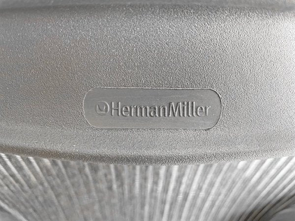 ハーマンミラー HermanMiller アーロンチェア ライト アームレス Aサイズ ポスチャーフィット クラシックカーボン グラファイトベース ●