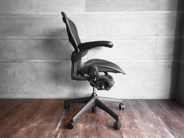 ハーマンミラー Herman Miller アーロンチェア Bサイズ ランバーサポート グラファイトベース デスクチェア フル装備 バナナクッション新品 ♪