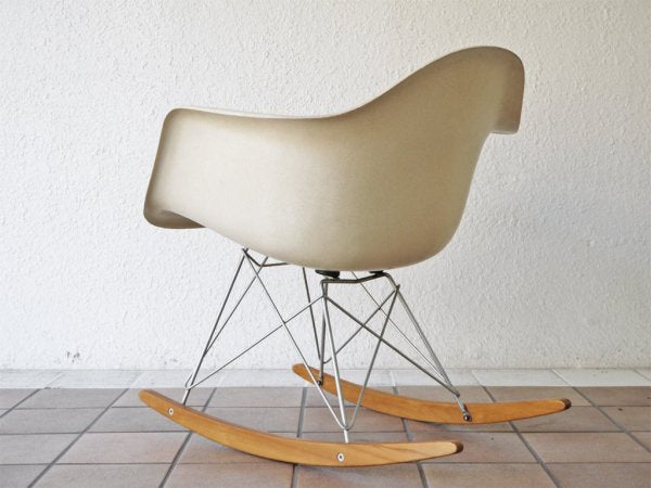 ハーマンミラー Herman Miller アームシェルチェア 2ndビンテージ 初期 エンボスレス FRP パーチメント ロッカーベース イームズ ミッドセンチュリー ◇