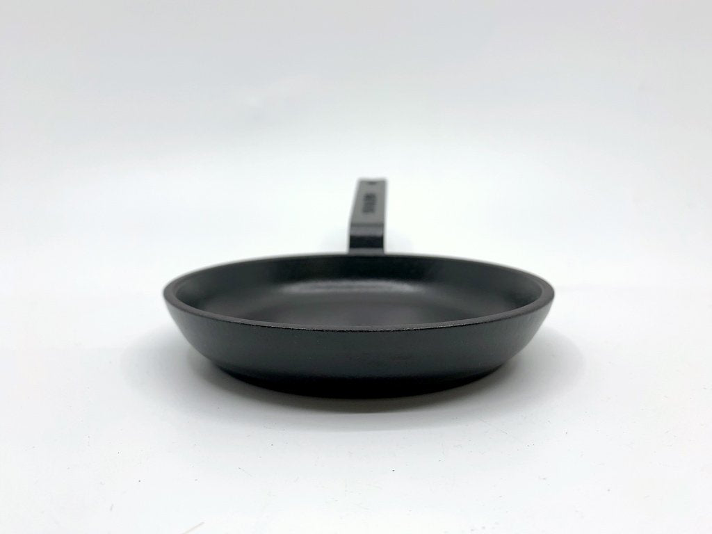 ストウブ Staub ミニシリーズ ミニフライパン 12cm ブラック 鋳鉄 アイアン フランス ●