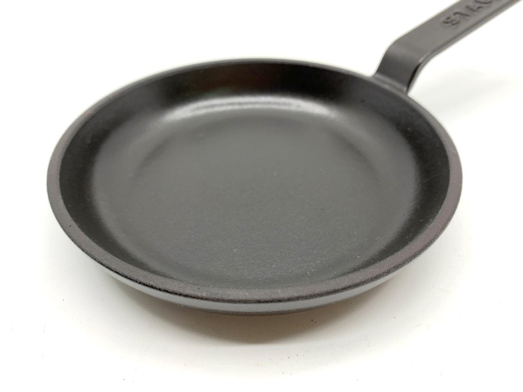 ストウブ Staub ミニシリーズ ミニフライパン 12cm ブラック 鋳鉄 アイアン フランス ●