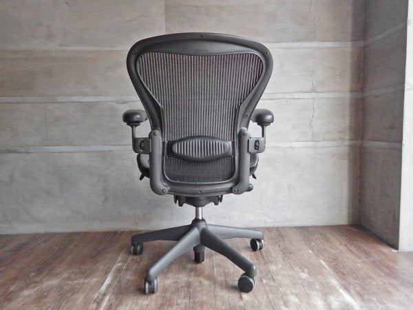 ハーマンミラー Herman Miller アーロンチェア Bサイズ グラファイトベース デスクチェア ランバーサポート バナナクッション新品交換 ♪