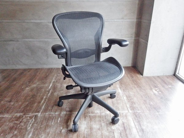 ハーマンミラー Herman Miller アーロンチェア Bサイズ グラファイトベース デスクチェア ランバーサポート バナナクッション新品交換 ♪