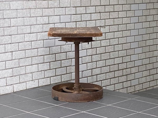 ビンテージパーツ リメイク サイドテーブル 古材 アイアン 車輪 花台 ランプテーブル ■
