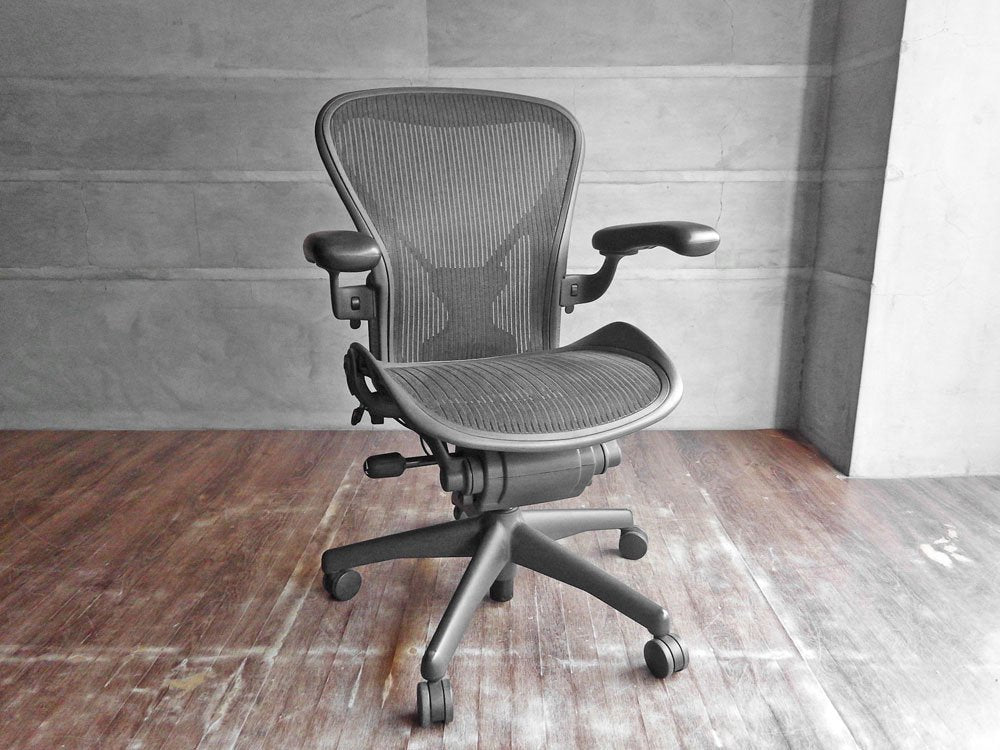 ハーマンミラー Herman Miller アーロンチェア Bサイズ グラファイトベース デスクチェア ポスチャーフィット ♪