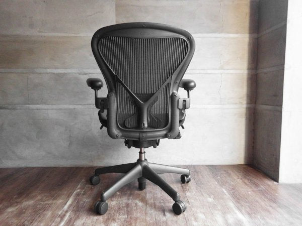 ハーマンミラー Herman Miller アーロンチェア Bサイズ グラファイトベース デスクチェア ポスチャーフィット ♪