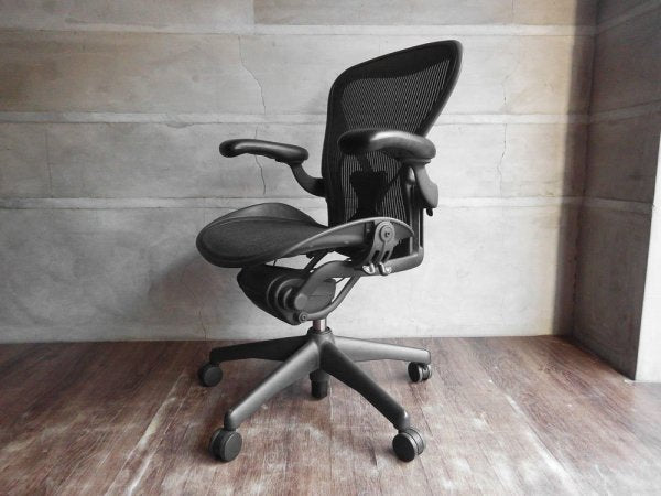 ハーマンミラー Herman Miller アーロンチェア Bサイズ グラファイトベース デスクチェア ポスチャーフィット ♪