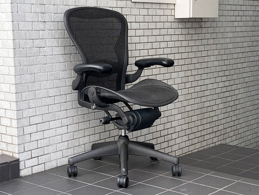 ハーマンミラー Herman Miller アーロンチェア Bサイズ スタンダード ランバーサポート クラシックカーボン グラファイトベース ■