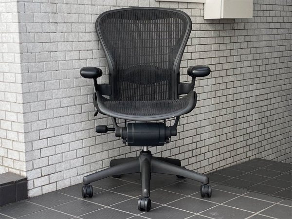 ハーマンミラー Herman Miller アーロンチェア Bサイズ スタンダード ランバーサポート クラシックカーボン グラファイトベース ■