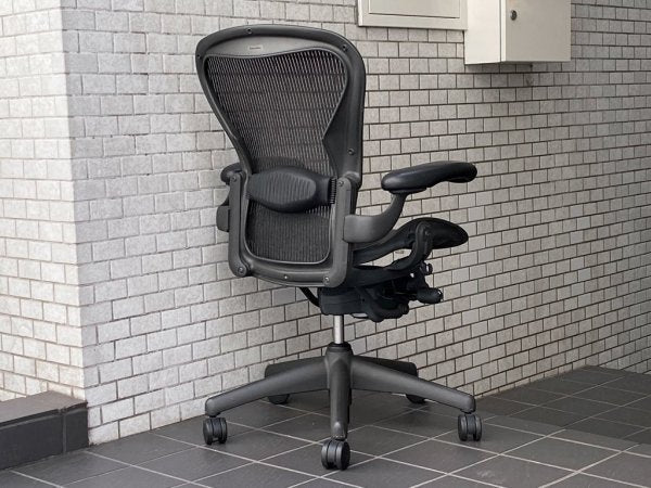 ハーマンミラー Herman Miller アーロンチェア Bサイズ スタンダード ランバーサポート クラシックカーボン グラファイトベース ■