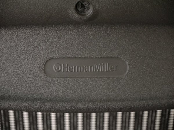 ハーマンミラー HermanMiller アーロンチェア ライト アームレス Bサイズ ポスチャーフィット クラシックカーボン グラファイトベース バナナクッション交換済 ◇