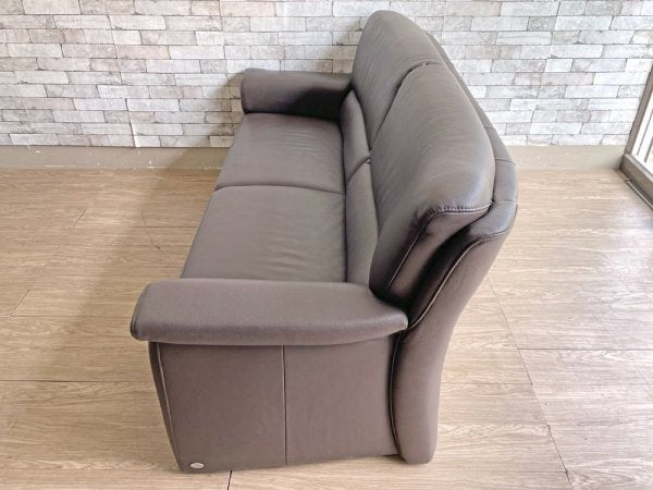 ヒモラ Himolla  タングラムソファ 9002 Tangram Sofa 9002 本革 3Pソファ モカブラウン IDC大塚家具取扱い 参考定価￥299,000- ●