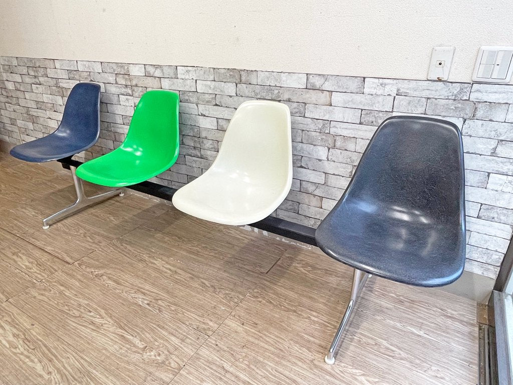 ハーマンミラー HermanMiller 70's ビンテージ エアポートベンチ 4連 タンデムベンチ 現行FRP サイドシェル C&R イームズ マルチカラー 希少品 ●