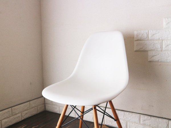 ハーマンミラー Herman Miller × ヴィトラ vitra. Wネーム サイド シェルチェア ホワイト ドゥエルレッグベース C&R イームズ ミッドセンチュリー  ◎