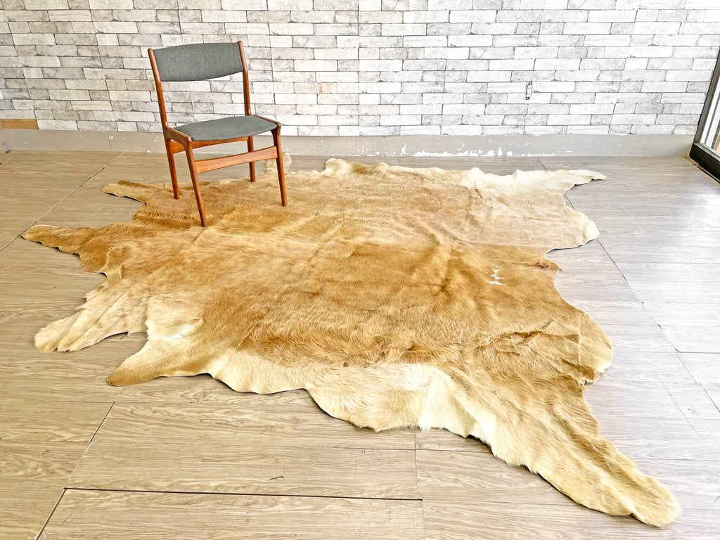 大判 カウラグ 牛革 カーペット ラグマット 243×270cm 毛皮 ハラコ 敷物 ●