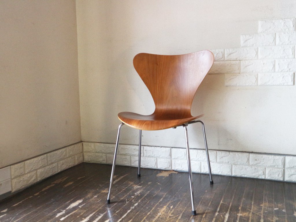 フリッツハンセン Fritz Hansen セブンチェア Seven Chair アルネヤコブセン Arne Jacobsen ナッツ 廃盤カラー デザイナーズ ◎