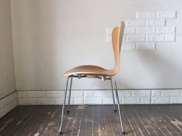 フリッツハンセン Fritz Hansen セブンチェア Seven Chair アルネヤコブセン Arne Jacobsen ナッツ 廃盤カラー デザイナーズ ◎