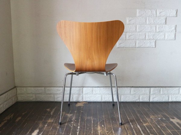 フリッツハンセン Fritz Hansen セブンチェア Seven Chair アルネヤコブセン Arne Jacobsen ナッツ 廃盤カラー デザイナーズ ◎