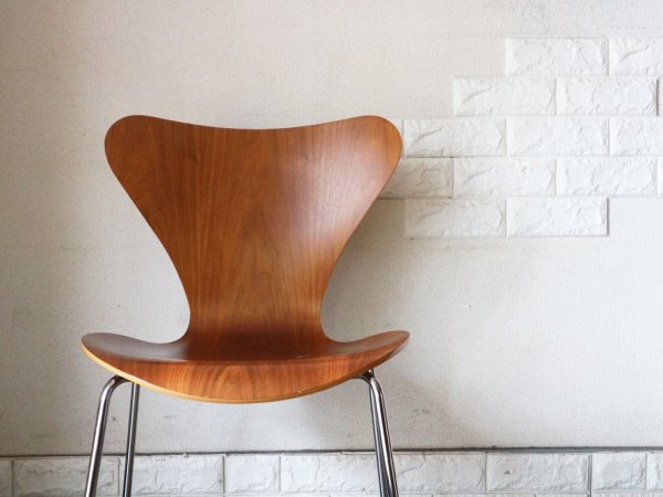 フリッツハンセン Fritz Hansen セブンチェア Seven Chair アルネヤコブセン Arne Jacobsen ナッツ 廃盤カラー デザイナーズ ◎