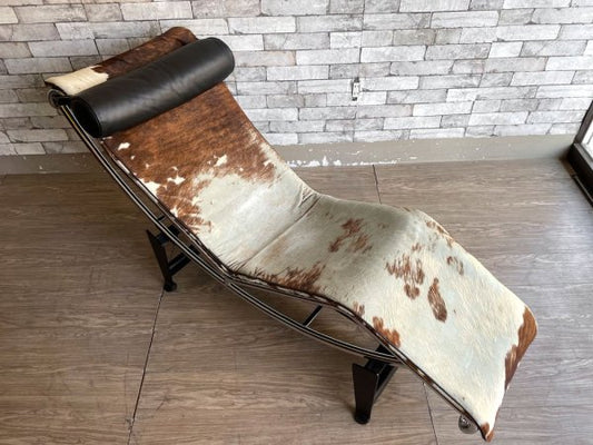 カッシーナ Cassina LC4 シェーズロング 長椅子 ハラコレザー 毛皮 ル・コルビュジエ Le Corbusier ニューヨーク近代美術館コレクション 定価￥924,000- 現状品 ●