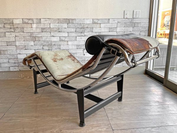 カッシーナ Cassina LC4 シェーズロング 長椅子 ハラコレザー 毛皮 ル・コルビュジエ Le Corbusier ニューヨーク近代美術館コレクション 定価￥924,000- 現状品 ●