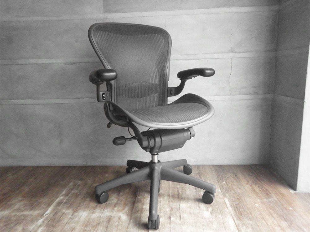 ハーマンミラー Herman Miller アーロンチェア Aeron Chair Bサイズ ランバーサポート グラファイトベース フル装備 デスクチェア オフィス 現状品 ♪