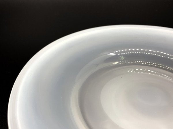 辻和美 Kazumi Tsuji リム皿 opaque 乳白 ガラスプレート Φ15.5cm 吹きガラス ファクトリーズーマー factory zoomer 現代作家 A ●