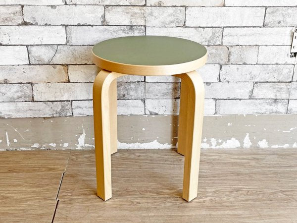 アルテック Artek スツール Stool 60 リノリウム オリーブ 4本脚 アルヴァ・アアルト スコープ scope 別注カラー フィンランド 北欧家具 ●