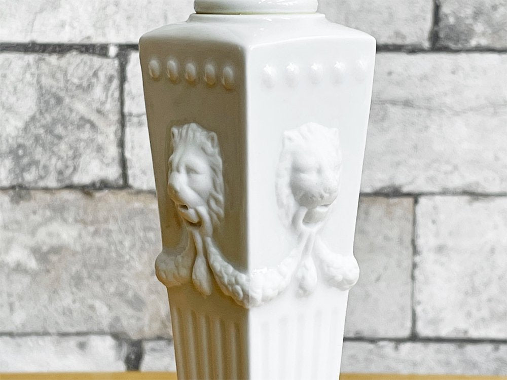 ロイヤルコペンハーゲン Royal Copenhagen ホワイト White キャンドルスタンド 燭台 ライオンレリーフ 箱付 デンマーク 北欧雑貨 A ●