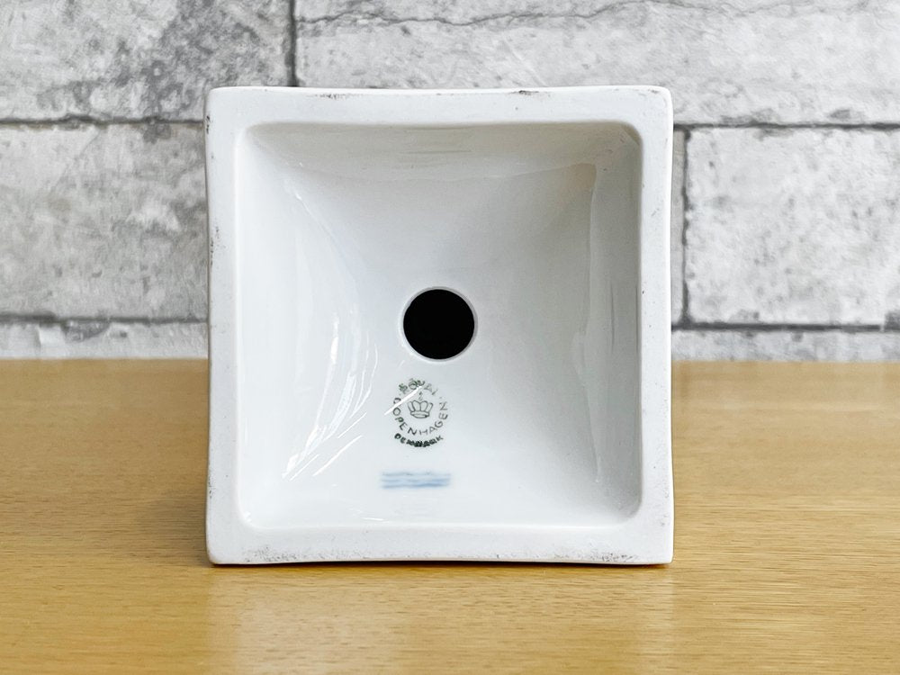 ロイヤルコペンハーゲン Royal Copenhagen ホワイト White キャンドルスタンド 燭台 ライオンレリーフ 箱付 デンマーク 北欧雑貨 B ●
