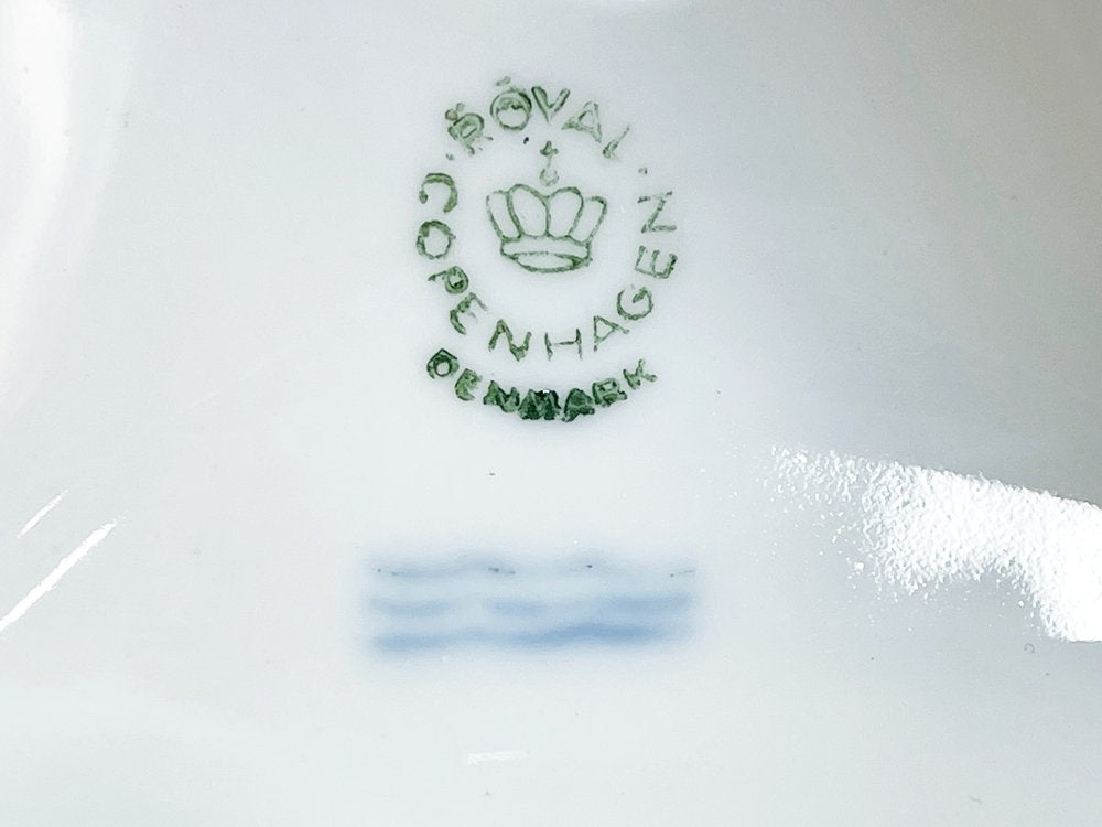 ロイヤルコペンハーゲン Royal Copenhagen ホワイト White キャンドルスタンド 燭台 ライオンレリーフ 箱付 デンマーク 北欧雑貨 B ●