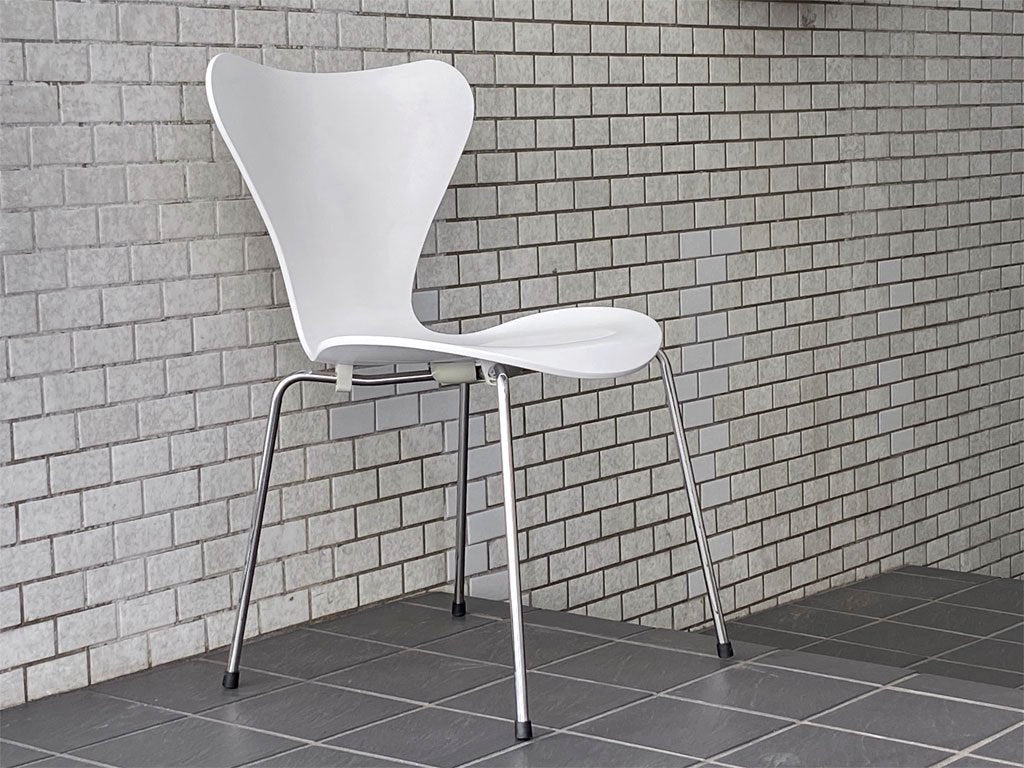 フリッツハンセン Fritz Hansen セブンチェア ホワイトラッカー アルネ・ヤコブセン スタッキングチェア 北欧家具 デンマーク ■