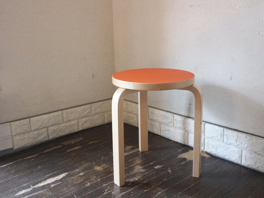 アルテック Artek スツール Stool 60 リノリウム オレンジブラスト 3本脚 アルヴァ・アアルト スコープ scope 別注カラー フィンランド 北欧家具 ◎