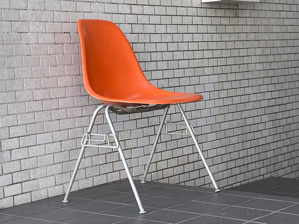 ハーマンミラー Herman Miller 2ndビンテージ サイドシェルチェア FRP製 オレンジ スタッキングベース C&R イームズ ミッドセンチュリー ■